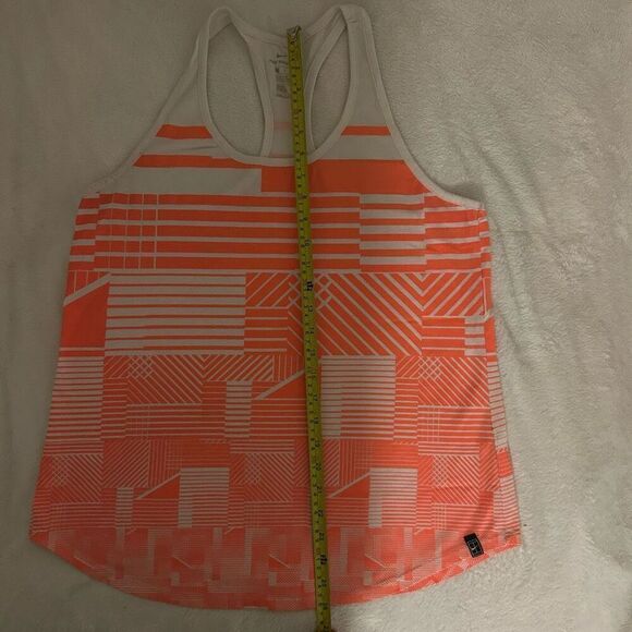 The Nike Tee Women size L Athletic cut - Picture 7 of 8